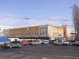 Перша гімназія, зараз - гуманітарний корпус університету (бул. Шевченка, 14)