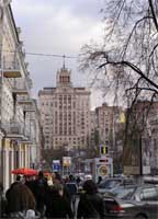 Вигляд будинку №25 з вул.  Б.Хмельницького.  Збільшити...(фото 2005р.)