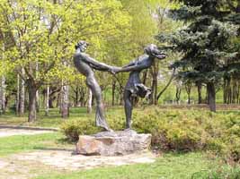 Паркова скульптура.  Збільшити...(фото 2006р.)