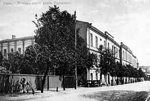 Києво-Подільська жіноча гімназія. Збільшити...(листівка початку ХХст. фото з сайту ліцея)