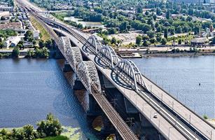 Киев новый и старый  Дарницкий мостовой переход (фото из интернета)