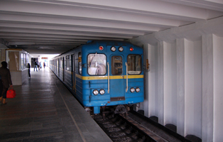  станция метро Черниговская  
