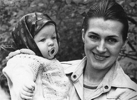 Галина Логинова с дочкой Милла Киев, 1976г.