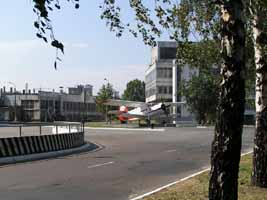Пам'ятник літаку АН-2 біля складального цеху.   Збільшити...(фото 2005р.)