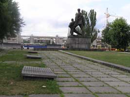   Пам'ятник Загиблим на війні.   Збільшити...(фото 2005р.)