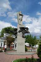   памятник князю Святославу в Киеве