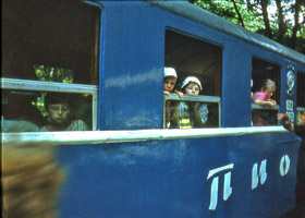 Такою була дитяча залізниця за радянських часів.  Збільшити...(фото 1989р.)